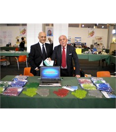 Speciale “Mano” che lava e massaggia la cute