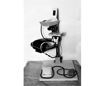 L’apparecchio visto dal lato destro spostato orizzontalmente