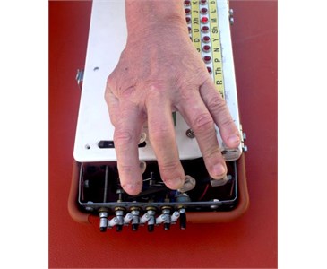 Innovativo comunicatore per sordomuti